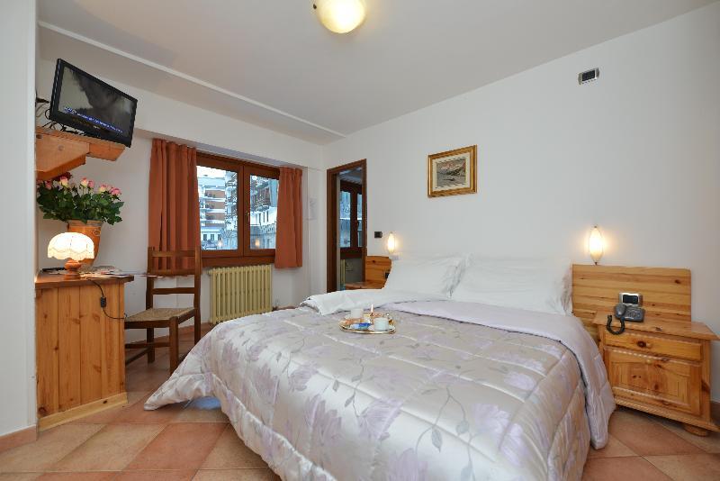 ברויל-קרוויניה Hotel & Ristorante Serenella מראה חיצוני תמונה