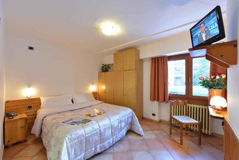 ברויל-קרוויניה Hotel & Ristorante Serenella מראה חיצוני תמונה